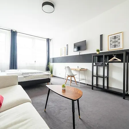 Full House - Shared Bath & Kitchen Aparthotel *